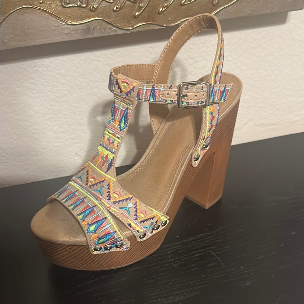 Gianni Bini Tan Platform Shoes with Chunky Heel